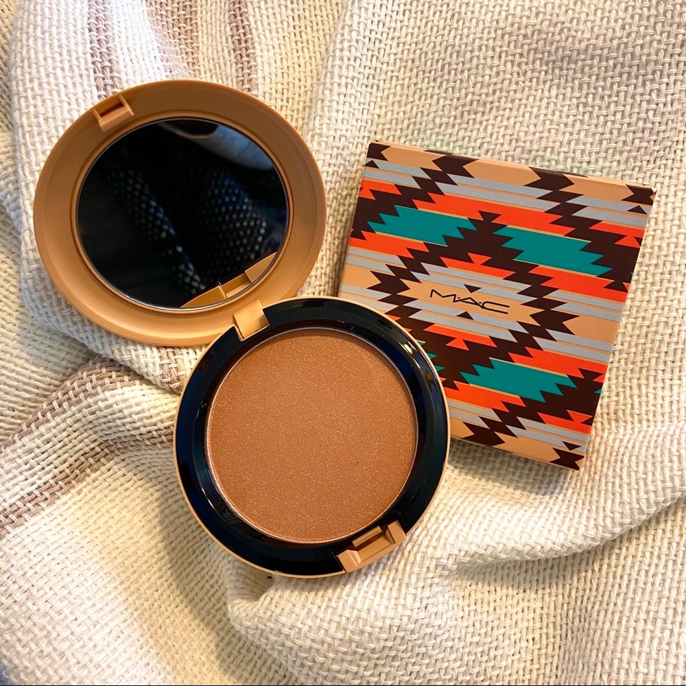 MAC Vibe Tribe Bronzing Powder - Firebush